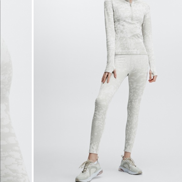 Fabletics Legging NWT - Picture 4 of 6